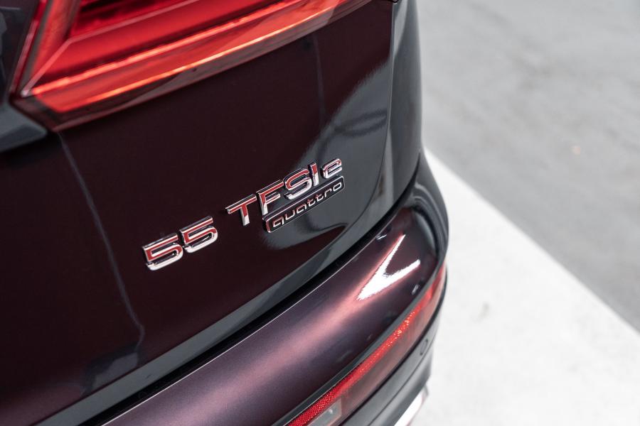 Логотип Audi Q5 55 TFSI e by ABT 2020 года  (фото 15 из 18)